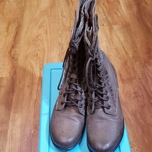 Betsy Johnson Womens lace up leather  boots